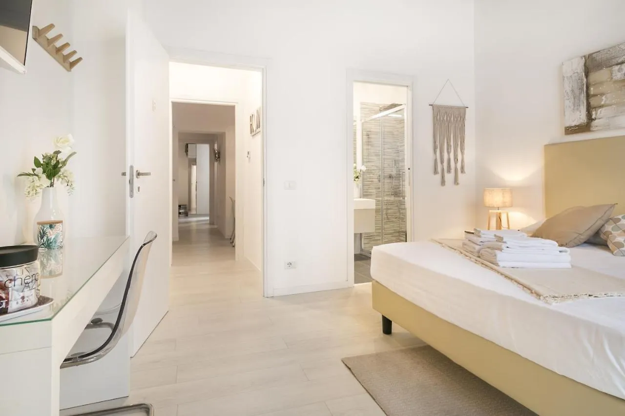 White Ostilia Guesthouse Rom Pensionat