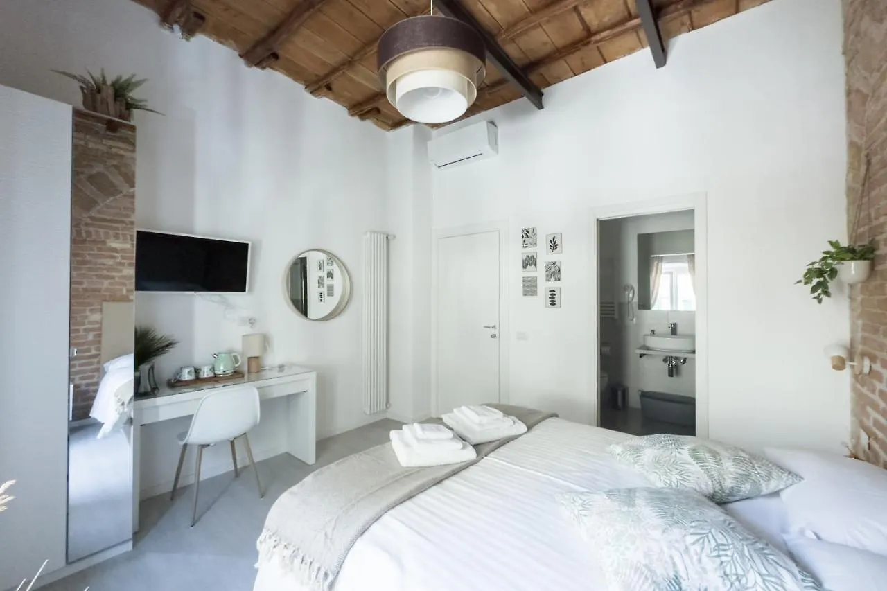 White Ostilia Guesthouse Rom
