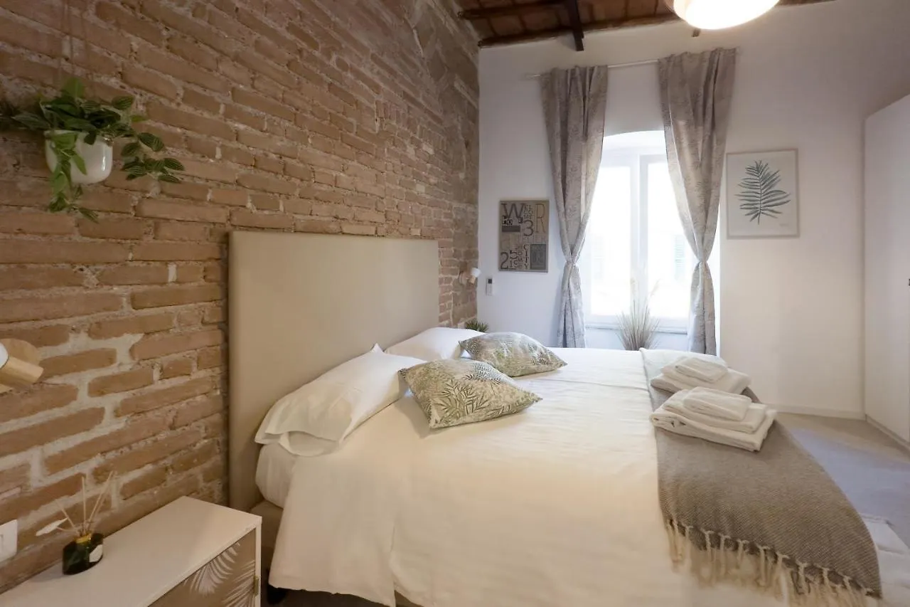 White Ostilia Guesthouse Rom Pensionat