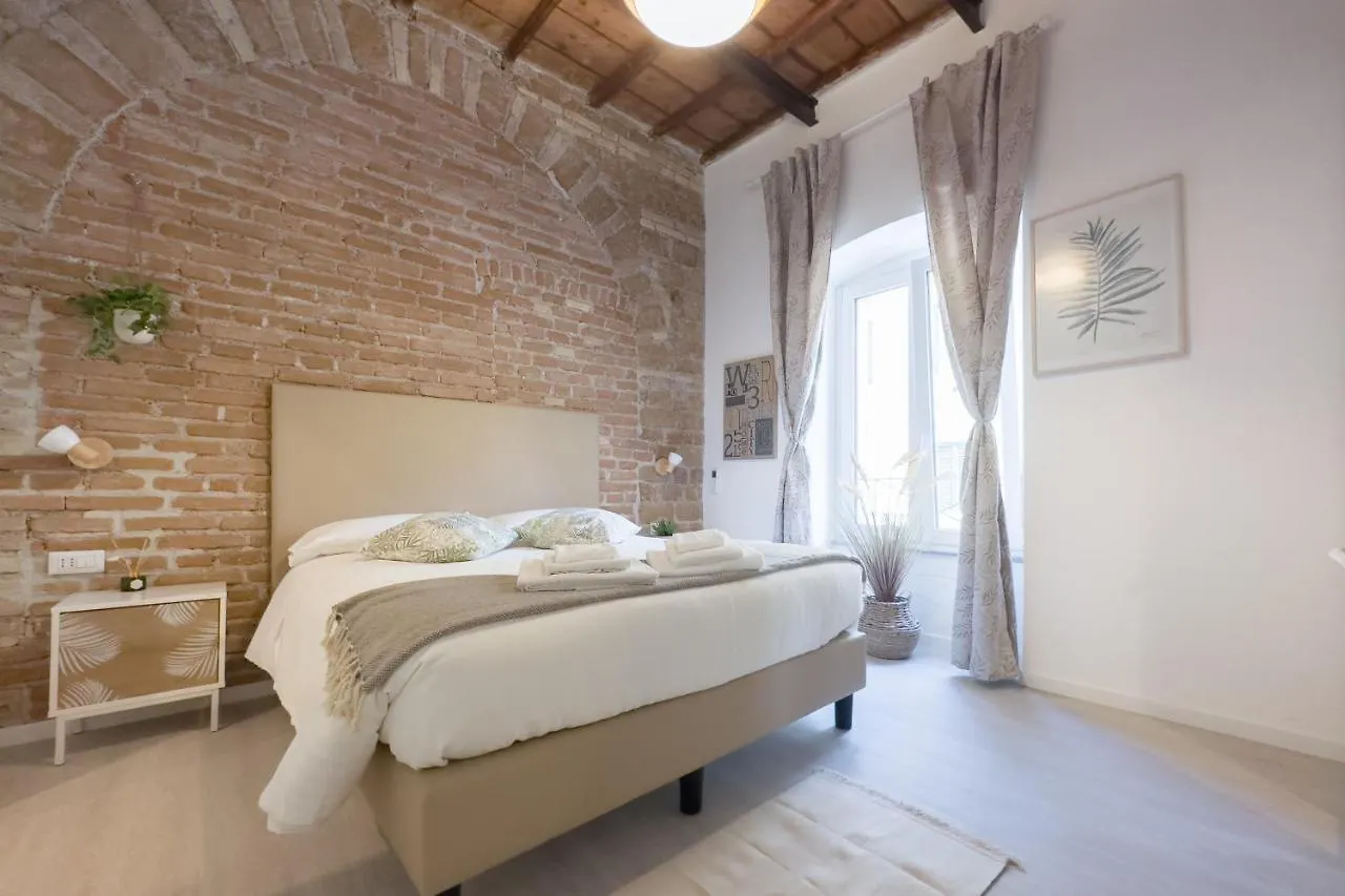 White Ostilia Guesthouse Rom