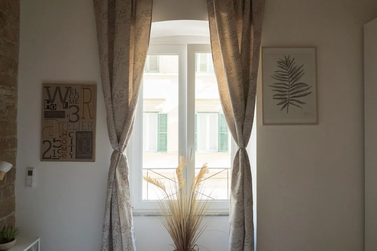 White Ostilia Guesthouse Rom Pensionat